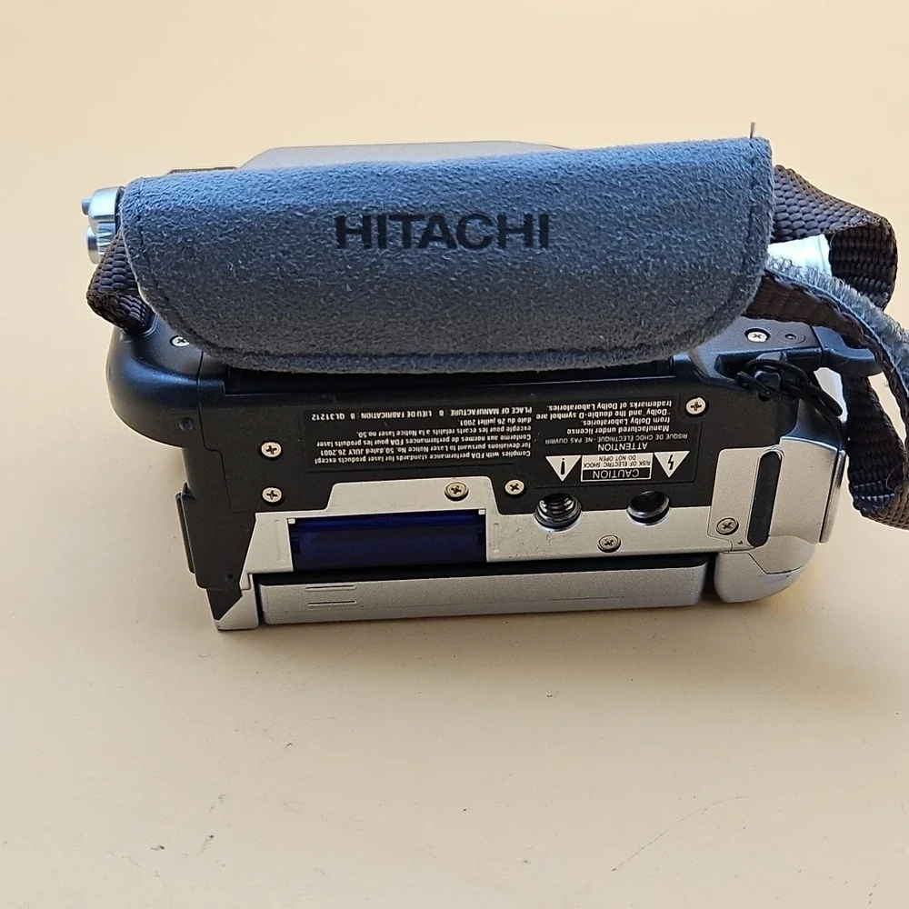 Hitachi DZ-HS300E DVD/HDD/SD Camcorder Video Camera UNTESTED AS IS FOR PARTS
